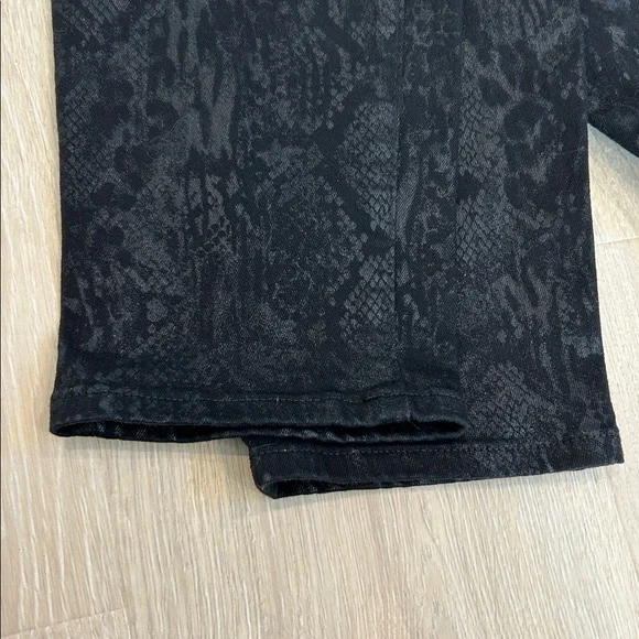 Chico's Black Pull on Foil Snakeskin Jeans for Women, Size 10 - Picture 5 of 7